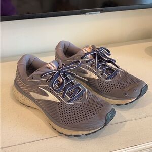 Brooks Ghost 12